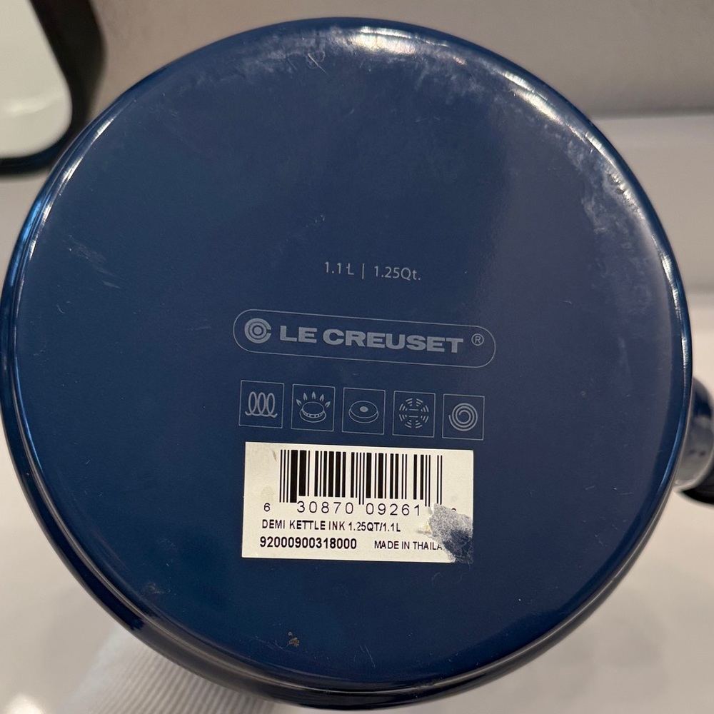 Le Creuset Enamel Tea Kettle Teapot 1.25 Quart --New - Picture 10 of 13